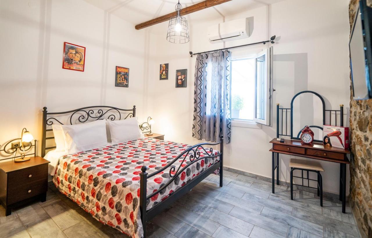 Flora'S Beach And Pool Villa In Syros Liaropa Exterior foto