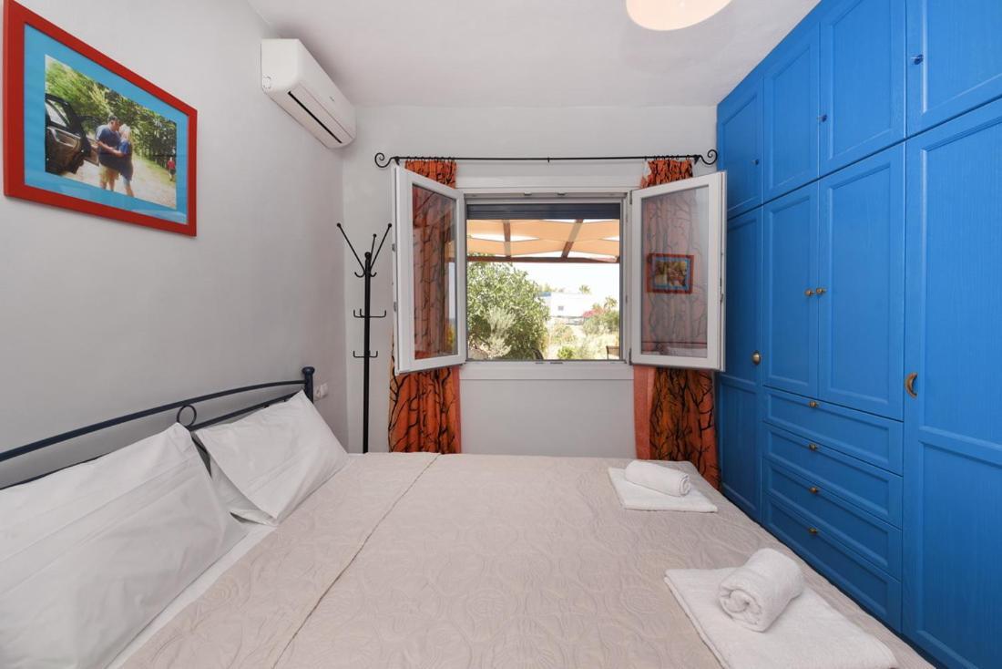 Flora'S Beach And Pool Villa In Syros Liaropa Exterior foto