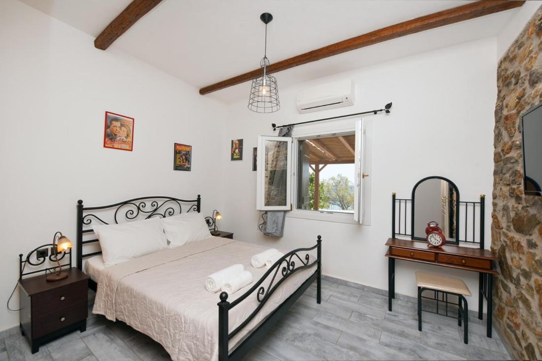 Flora'S Beach And Pool Villa In Syros Liaropa Exterior foto