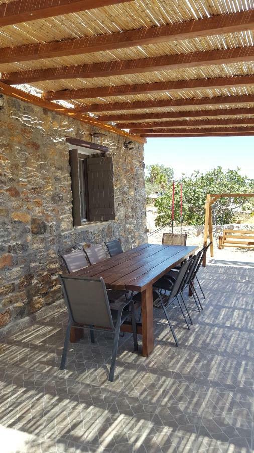 Flora'S Beach And Pool Villa In Syros Liaropa Exterior foto